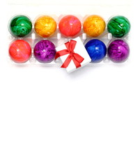 Ostereier in Verpackung und Textfreiraum