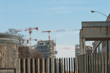 Cantiere di costruzioni con gru