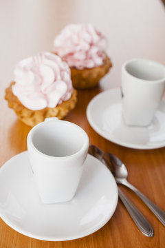 cream cakes and cups