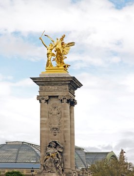 Pont Alexandre III, la renomm&eacute;e de la guerre, 1900