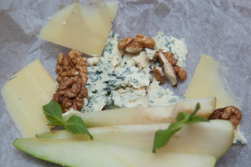 blue mold cheese with pear