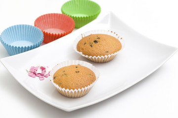 Schokomuffins mit bunten Formen