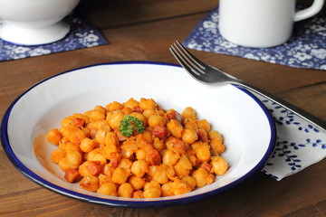 Garbanzos con chorizo