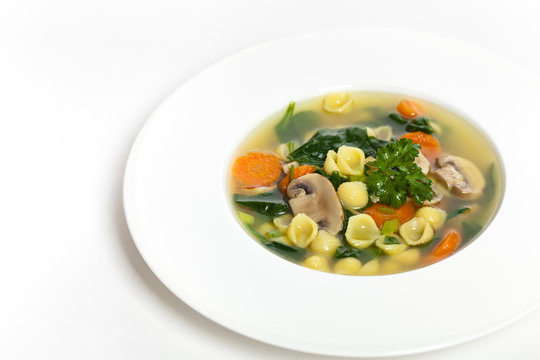 Vegetable soup with spinach and pasta