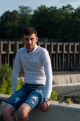 Obraz premium The young man smiles close up