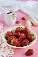 Strawberries with biscuits