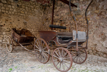 Fototapeta na wymiar old wooden carriage