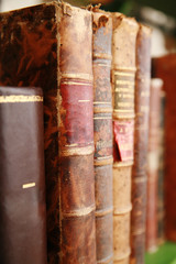 bücher ordner verschiedene perpektiven