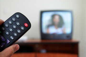fernbedienung fernseher umschaltet