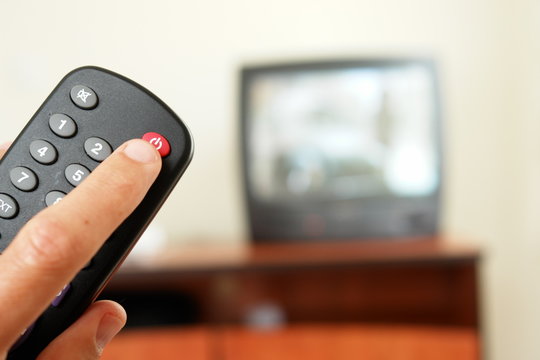 fernbedienung fernseher umschaltet