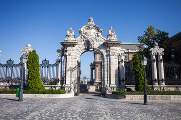 Obraz premium Old historical iron gate of Buda Castle in Budapest