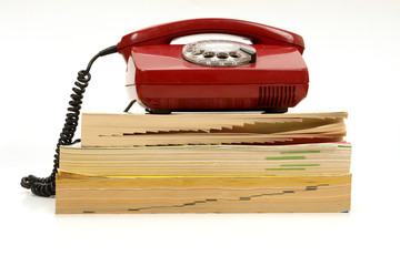 telefon auf telefonbüchern