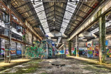 Fotobehang Interieur van een vervallen industrieel gebouw © tobago77