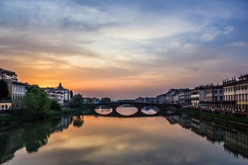 Fototapeta premium Firenze, tramonto su ponte Santa Trinita