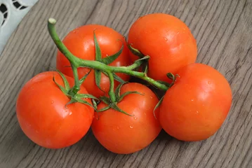 Foto auf Acrylglas Leckere frische Tomaten © trinetuzun