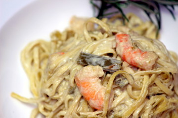 pasta con asparagi e gamberetti