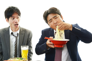 酔っぱらったビジネスマン