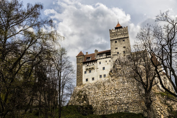 Fototapeta na wymiar Zamek Bran, znany jako zamek Drakuli, w Rumunii