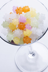 グラスにはいった金平糖のアップ