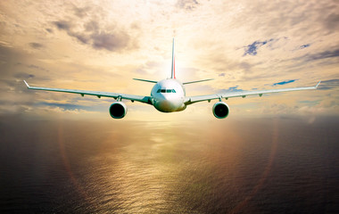 Fototapety  Samolot pasażerski na niebie