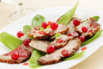 Salad with wild garlic and cranberries