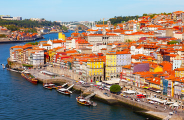 Fototapeta na wymiar Portugal, Porto, view of city early in the morning