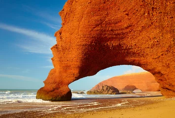 Keuken foto achterwand Rode bogen aan de kust van de Atlantische Oceaan. Marokko, Afrika © SJ Travel Footage