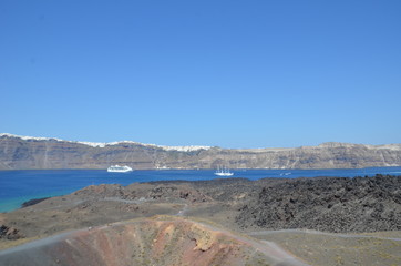 île volcanique près de Santorin, Grèce