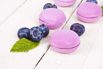 Obraz na płótnie Canvas macarons blueberry isolated on white wooden background