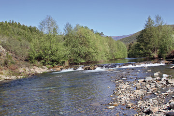 Pesquera en río Esperaban, Robledo, Hurdes, España