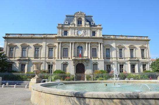 Pr&eacute;fecture de Montpellier , fontaine de l'intendance