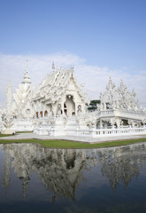 Ват Ронг Кхун (Белый храм) в окрестностях Чианграя. Таиланд