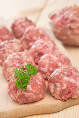Raw meatballs