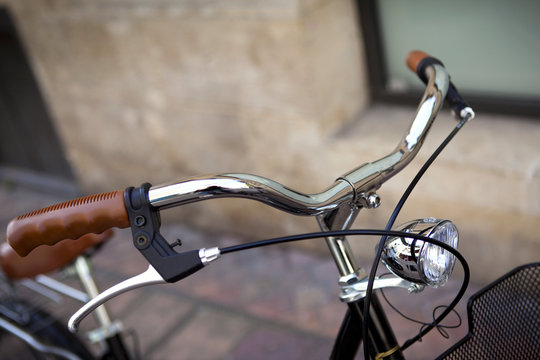 Fototapeta Guidon de vélo urbain 