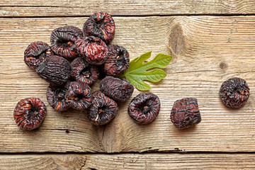 Black dried figs