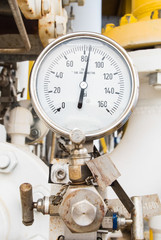 pressure gauge in oil and gas industry