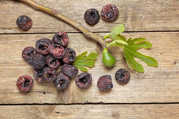 Black dried figs