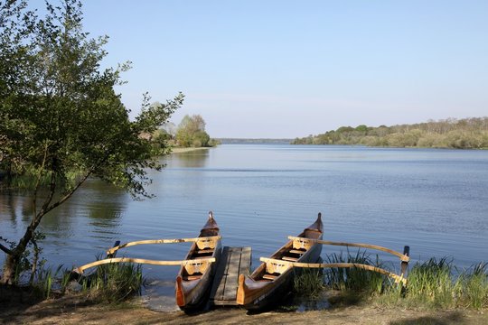 pirogue à balancier,sur les rives du lac de mimizan