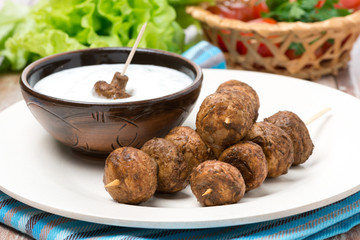 mushroom skewers with yogurt sauce