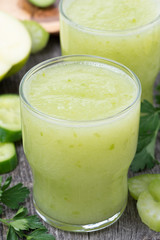 Smoothies of green apple, celery and lime, close-up