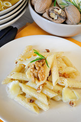 rigatoni and nuts cream