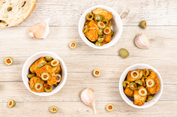 Gebratene Hähnchenbrust mit grünen Oliven