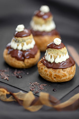 trio de religieuses au chocolat 5
