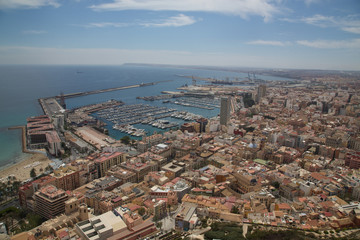 Obraz premium Alicante Hafen und Stadtzentrum