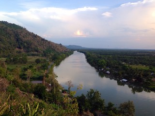 Obraz premium landscap of river and sky