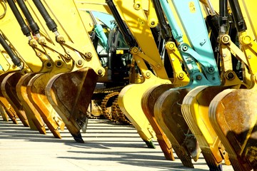 並んだパワーショベルバケット