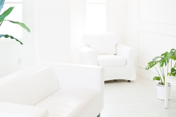 Fototapeta na wymiar 白い部屋の白いソファ