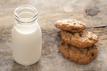 Fresh milk and cookies