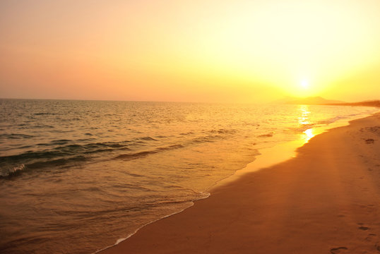 sunset / sunrise on beach