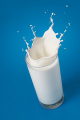 splashing milk © Okea
